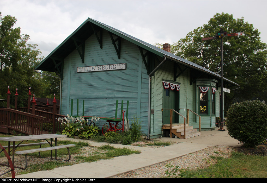 Lewisburg CN Depot